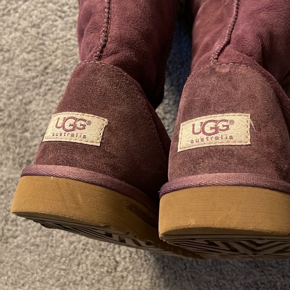 Ladies UGGS - Picture 3 of 7